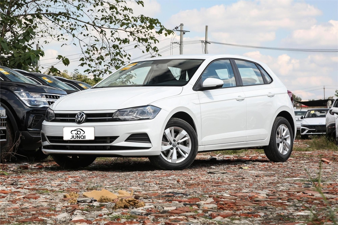 5 ประตู 5 ที่นั่ง Volkswagen รถเบนซิน Subcompact ด้วยการออกแบบและการวางแผนที่คิด