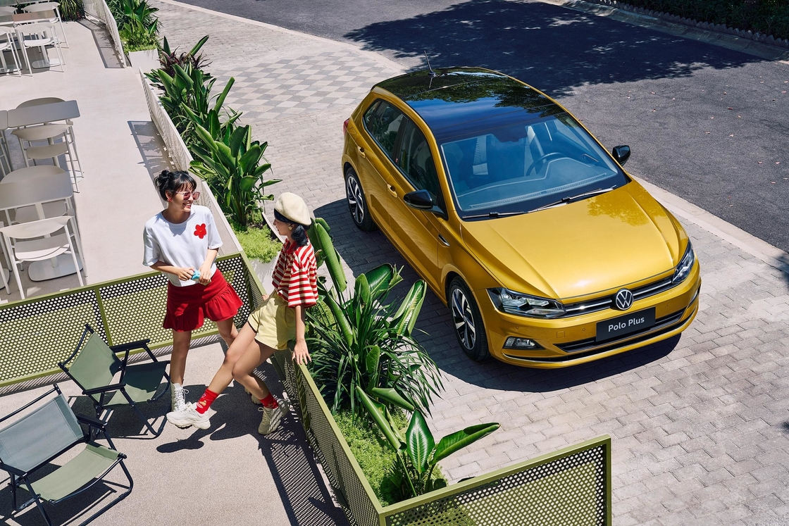 185 กิโลเมตรต่อชั่วโมง รถเบนซิน Volkswagen ขนาดเล็ก สําหรับการขับขี่ที่ล้อมรอบและซอฟฟิสติกา