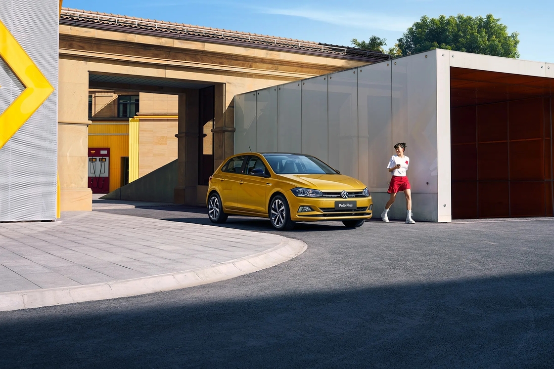 185 กิโลเมตรต่อชั่วโมง รถเบนซิน Volkswagen ขนาดเล็ก สําหรับการขับขี่ที่ล้อมรอบและซอฟฟิสติกา