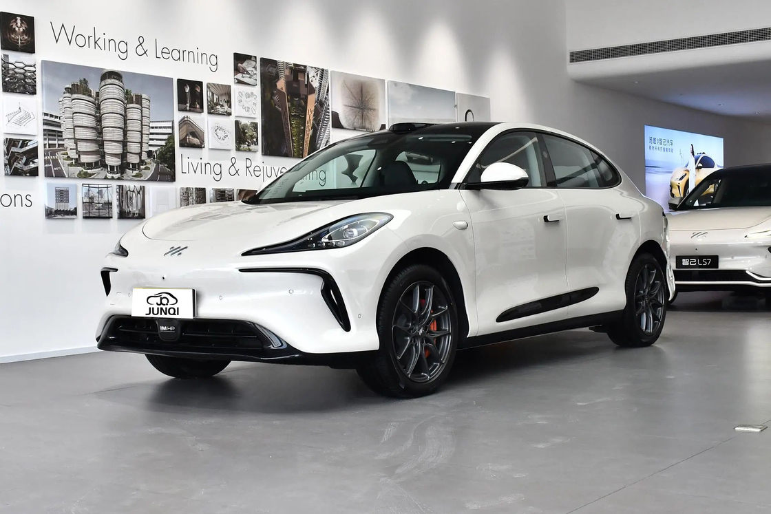 Zhiji IM LS6 Electric Car Sport 4 Door 5 Seat SUV 760km ระยะทางยาว New Energy Vehicle EV Car For Adult 4 Door 5 Seat SUV รถยนต์พลังงานใหม่ สําหรับผู้ใหญ่