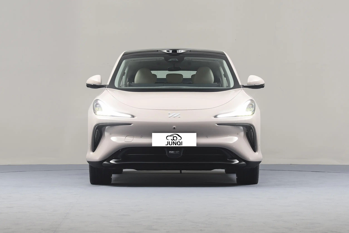 4 ประตู IM รถไฟฟ้า Zhiji LS6 ลักชัวร์ ไฟฟ้า Sedan 250KW แม็กซ์ มอเตอร์ พลังงาน