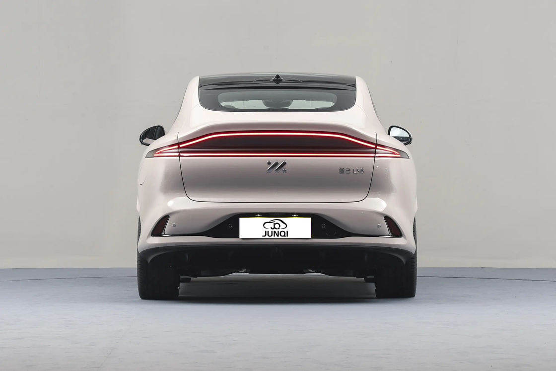 Zhiji LS6 IM รถไฟฟ้า 4 ประตู 5 ที่นั่ง SUV 760 กิโลเมตร ระยะยาว New Energy Electric Car
