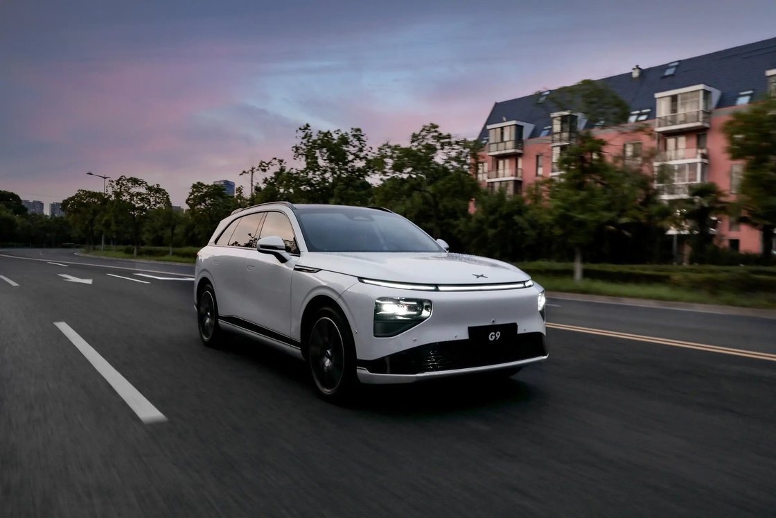 Xpeng G9 State-of-the-Art Electric SUV 15.6 นิ้ว หน้าจอสัมผัส 12.3 นิ้ว กล่องเครื่องมือ