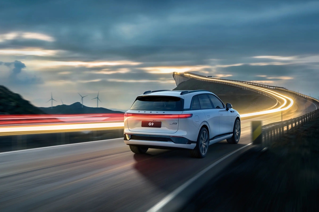 Xpeng G9 State-of-the-Art Electric SUV 15.6 นิ้ว หน้าจอสัมผัส 12.3 นิ้ว กล่องเครื่องมือ