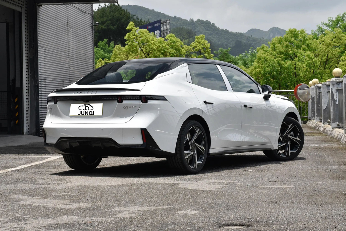 ขนาดกลาง 126km Lynk & Co รถไฟฟ้า ระยะเวลาใช้งานแบตเตอรี่ยาว Lynk Co 07 2024 รุ่น Em-P