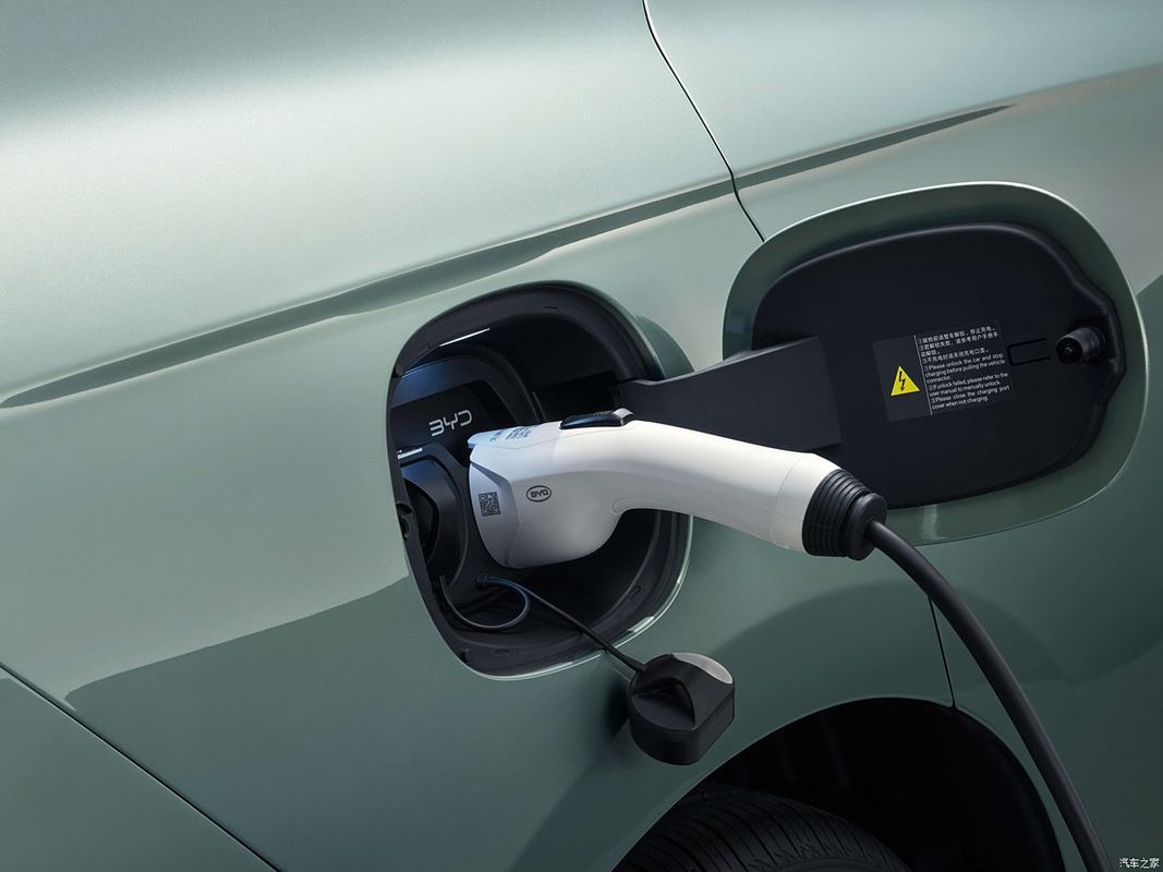 ความเร็วสูงสุด 180km/h BYD Electric Car Seal 06 ขนาดกลาง Plug In Hybrid Electric Car