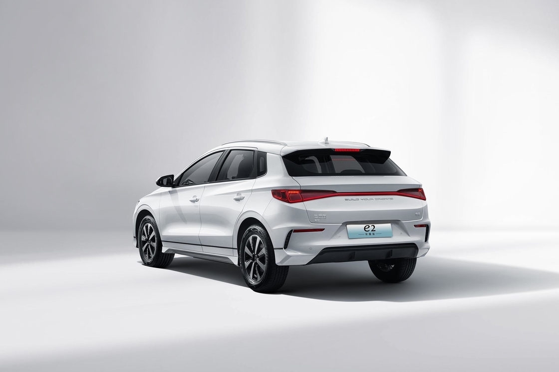 BYD E2 405km New Energy Electric Sedan ขับขวา EV 5 ประตู 5 ที่นั่ง