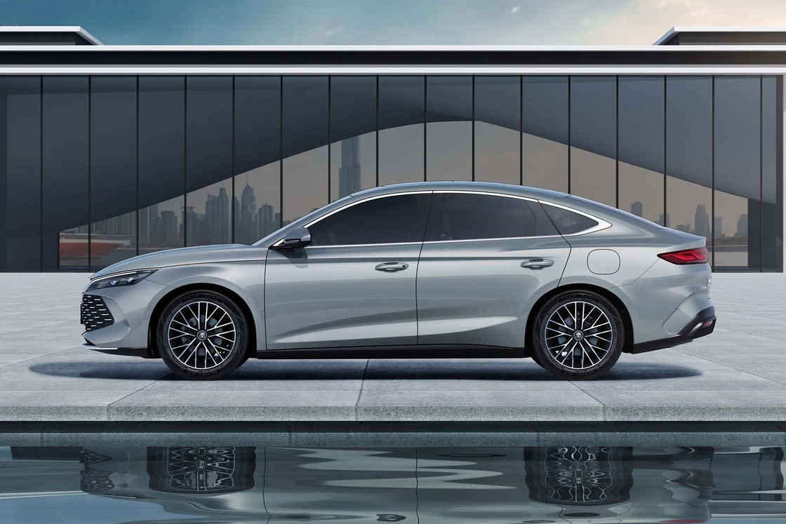 พล๊อกอิน ไฮบริด FWD BYD รถไฟฟ้า ระยะทาง 520 กม.