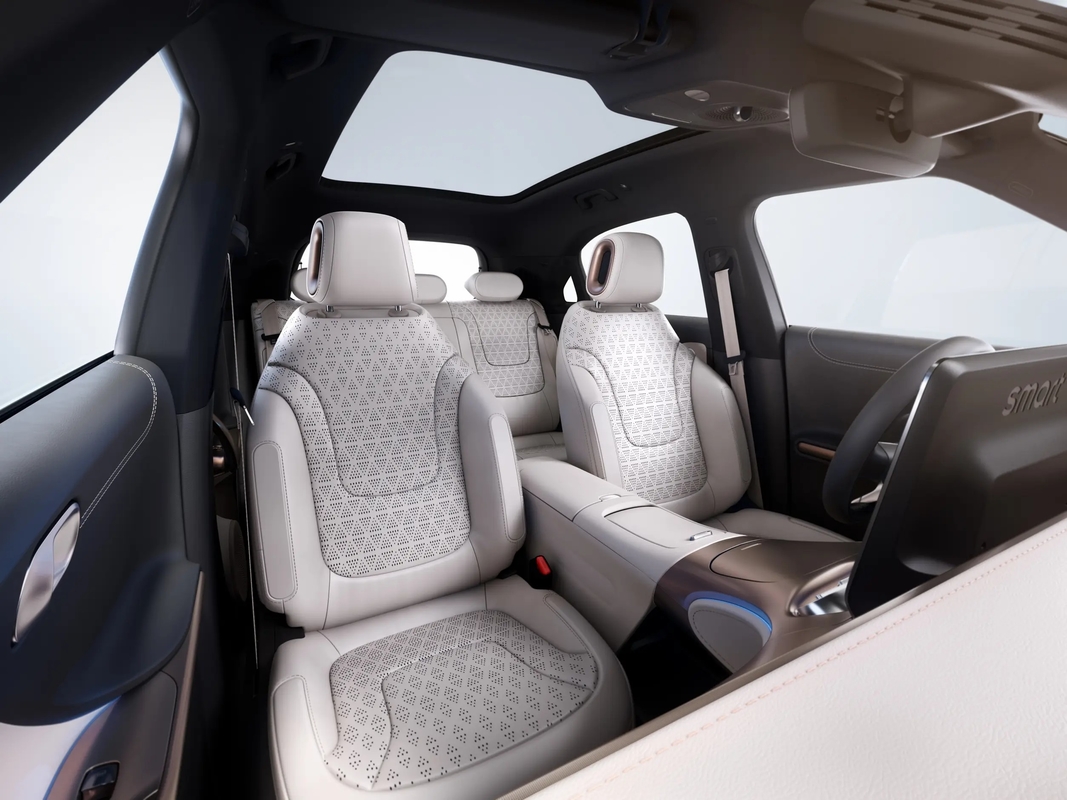 Smart1 รถไฟฟ้าที่ยั่งยืนและนวัตกรรมสําหรับ Mercedes Benz 272HP 400km Range Zero Emissions