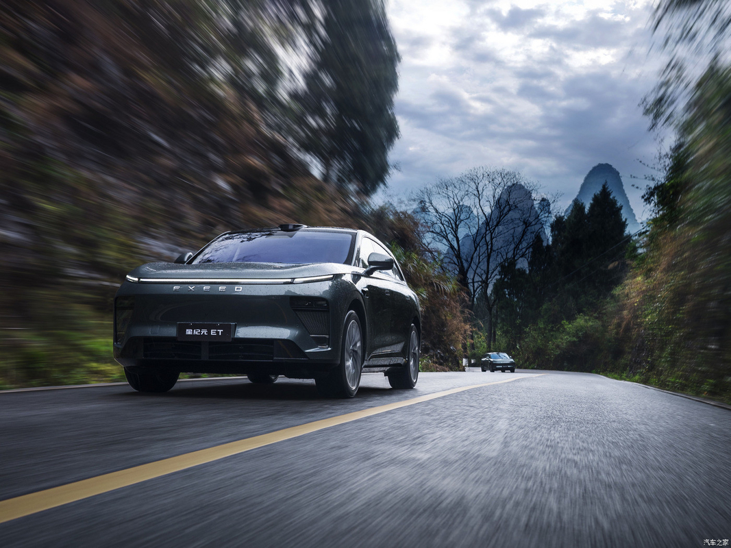 EXEED ET Chery รถไฟฟ้า 245KW 650Nm Torque สําหรับการขับรถหรูหราและยั่งยืน