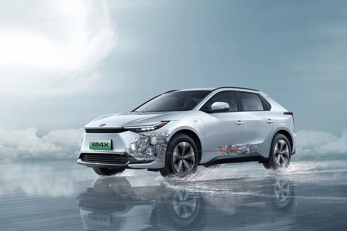 Hybrid Toyota Bz 4X SUV Electric สําหรับผู้บริโภคที่มีความสติในสิ่งแวดล้อมและผู้ชื่นชอบการออกกําลังกาย