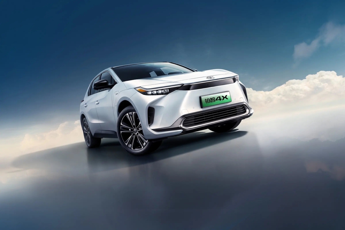 120 mph FWD โตโยต้า Bz4x รถไฟฟ้า แฮทช์แบ็ค SUV ขนาดกลาง รถไฟฟ้าบริสุทธิ์ 204 HP