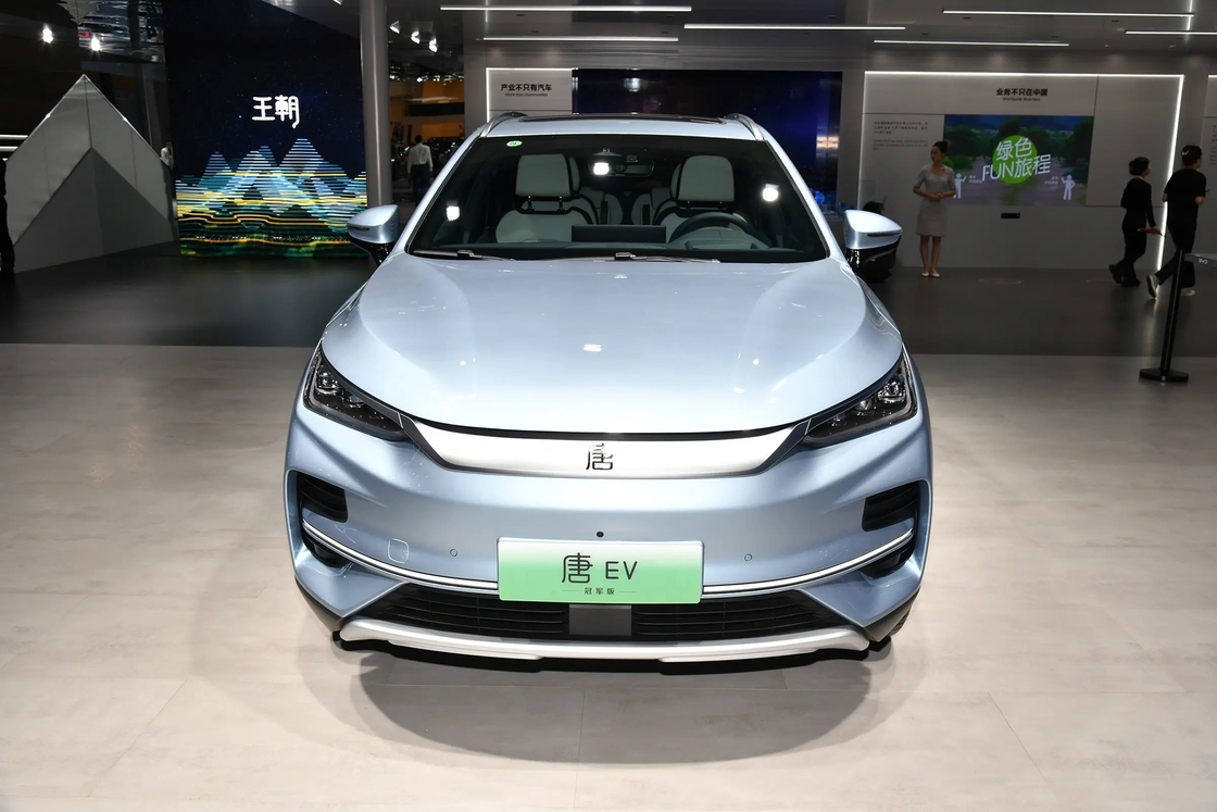 5 ที่นั่ง BYD Tang รถไฟฟ้า EV สําหรับการเดินทางในเมืองและการเดินทางระยะไกล