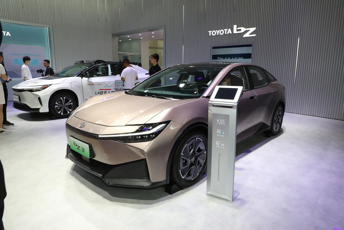 BZ3 Toyota Electric Vehicles 4 ประตู 5 ที่นั่ง ซีดาน ขับตรง
