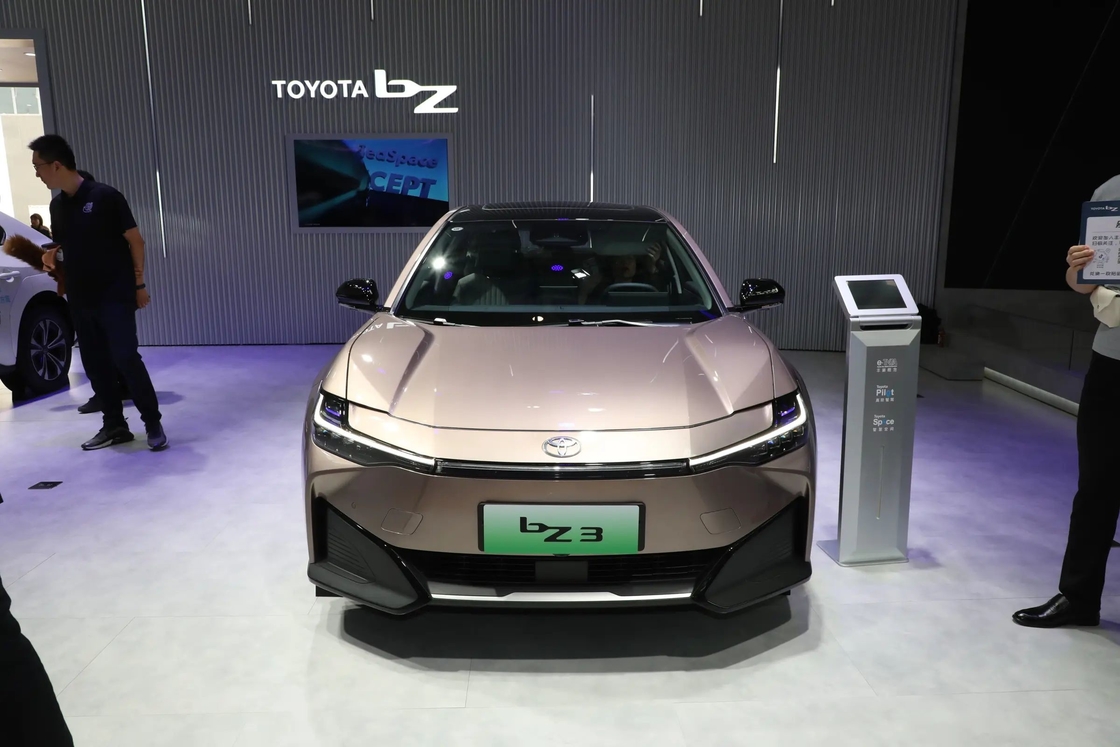 BZ3 Toyota Electric Vehicles 4 ประตู 5 ที่นั่ง ซีดาน ขับตรง