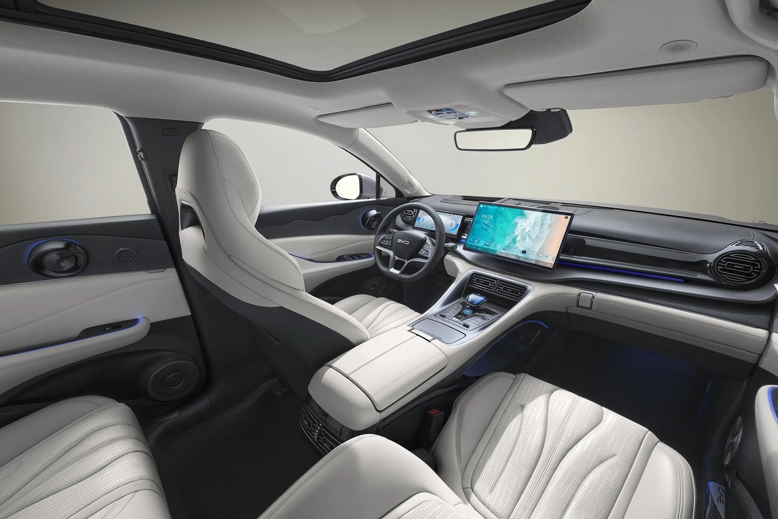 ขนาดกลาง BYD รถไฟฟ้า BYD Frigate 07 EV พร้อมจอมัลติมีเดียควบคุมกลาง