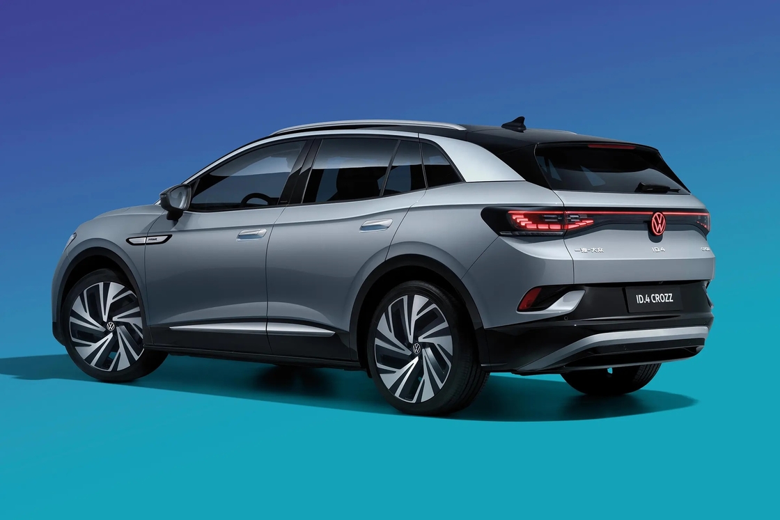 Volkswagen ID.4 รถยนต์ SUV แบบไฟฟ้าที่มีเครื่องควบคุมแบบอินทิวติว และจอแสดงข้อมูลความบันเทิงขนาดใหญ่