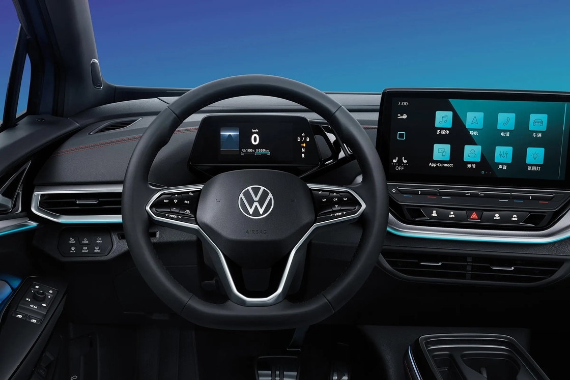 Volkswagen ID.4 รถยนต์ SUV แบบไฟฟ้าที่มีเครื่องควบคุมแบบอินทิวติว และจอแสดงข้อมูลความบันเทิงขนาดใหญ่