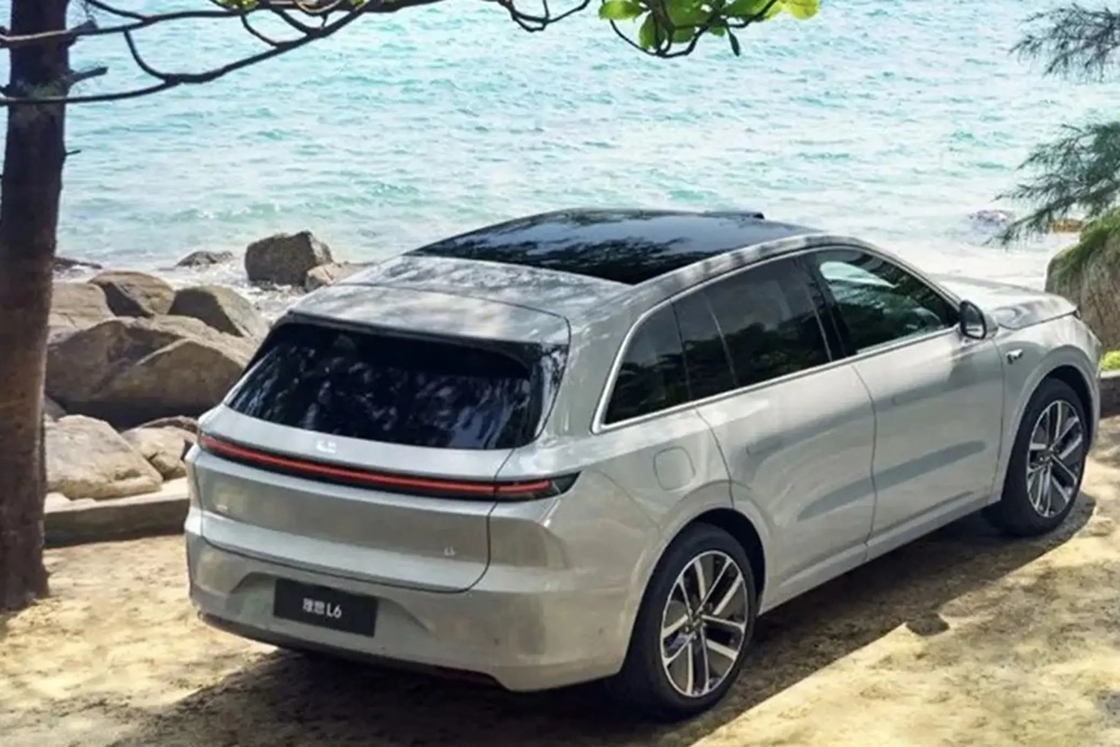 LixiangL6 SUV ที่มีประสิทธิภาพสูง พร้อมเครื่องขยายความยาว 1.5 ตัน และความยาว 1390 กม.