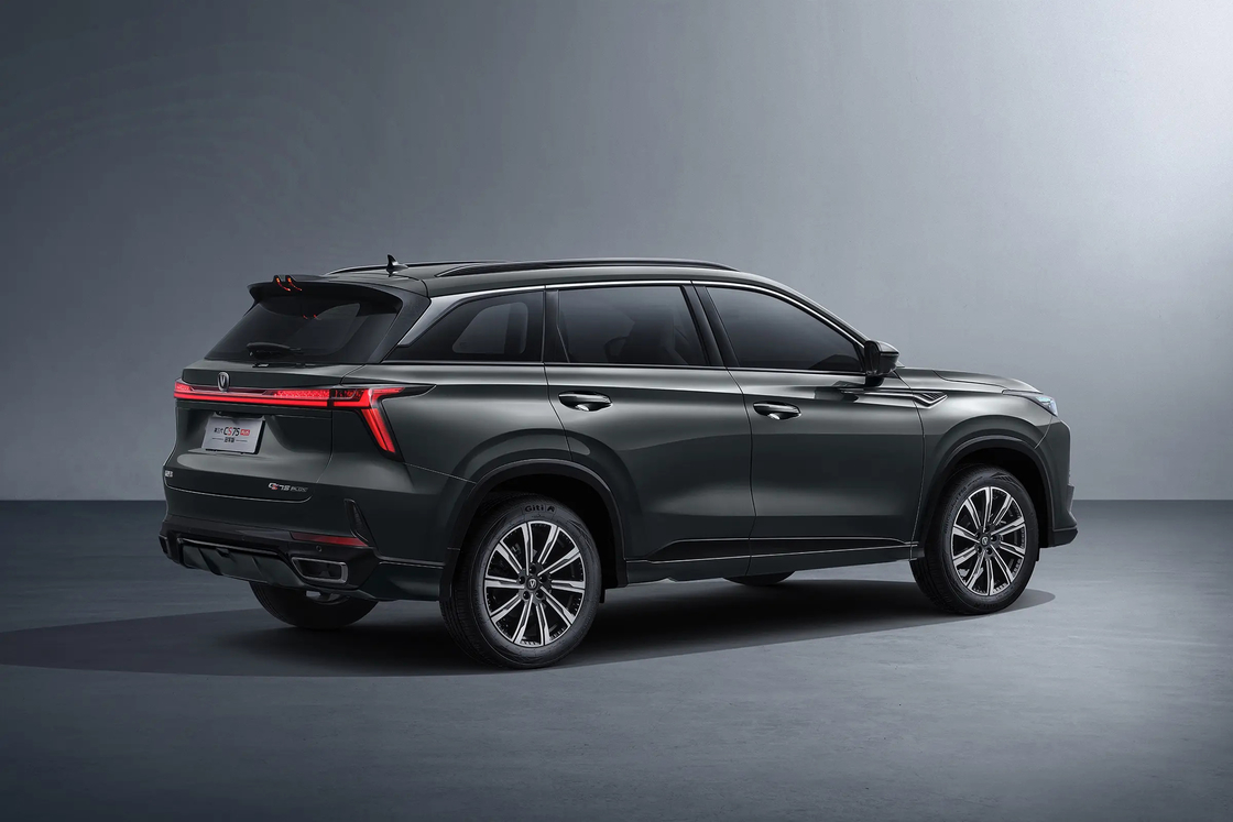 Changan Petrol CS75 Plus SUV ประเภทพลังงานเบนซินสําหรับการผจญภัยประจําวันของคุณ