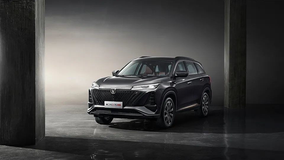 Changan Petrol CS75 Plus SUV ประเภทพลังงานเบนซินสําหรับการผจญภัยประจําวันของคุณ