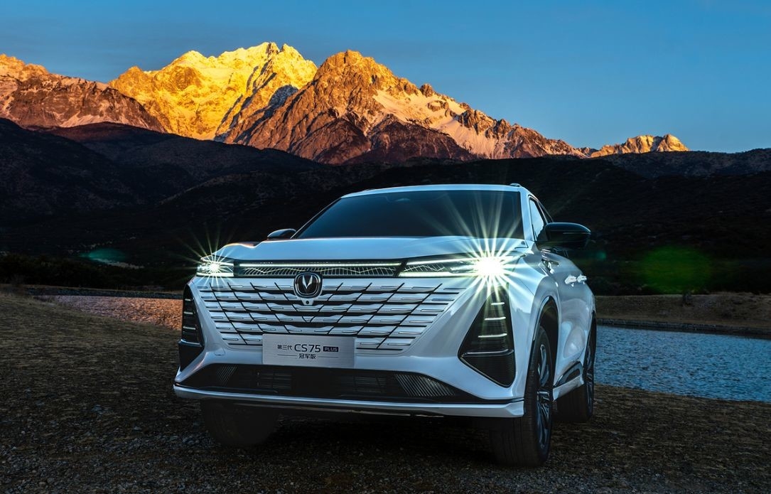 200km/H ขนาดกลาง Changan รถเบนซิน รถเบนซิน ประเภทพลังงาน Changan CS75 Plus