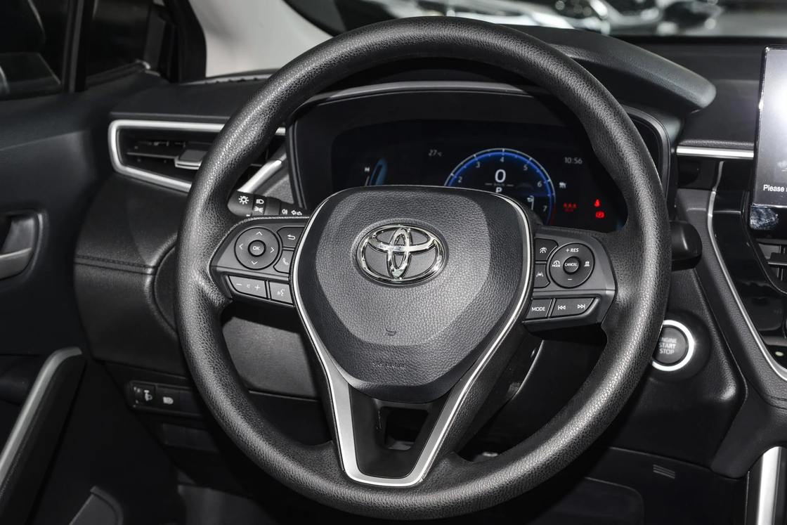 รถยนต์ไทยอัตราการทํางานสูง Corolla พร้อมเครื่องยนต์ 2.0L
