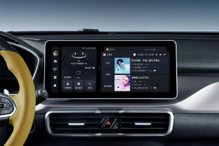 รถเบนซิน Geely พร้อมเครื่องปรับอากาศอัตโนมัติ และเก้าอี้หนังเพื่อการขับขี่ที่สบาย