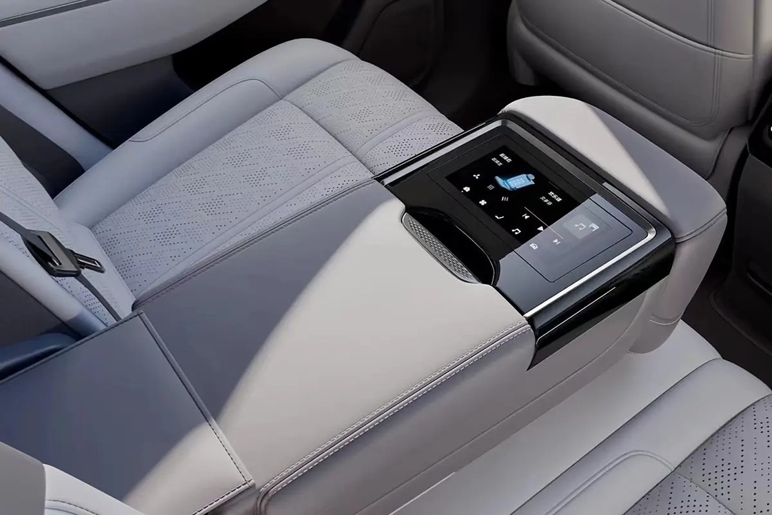 Zeekr 7X 800V SUV ไฮโวลเตชั่นไฟฟ้า 7 สี ระยะทาง 780 กม. ชาร์จเพียงครั้งเดียว ปรับปรุงความสามารถ Off-road การแขวนอากาศ