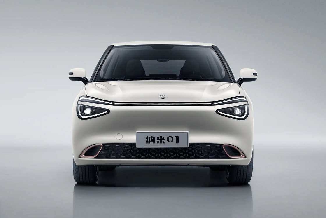 2024 dongfeng Nammi 01 RHD ซีดาน 330 กิโลเมตร รถพลังงานใหม่ไฟฟ้าที่ผลิตในจีน สําหรับขาย