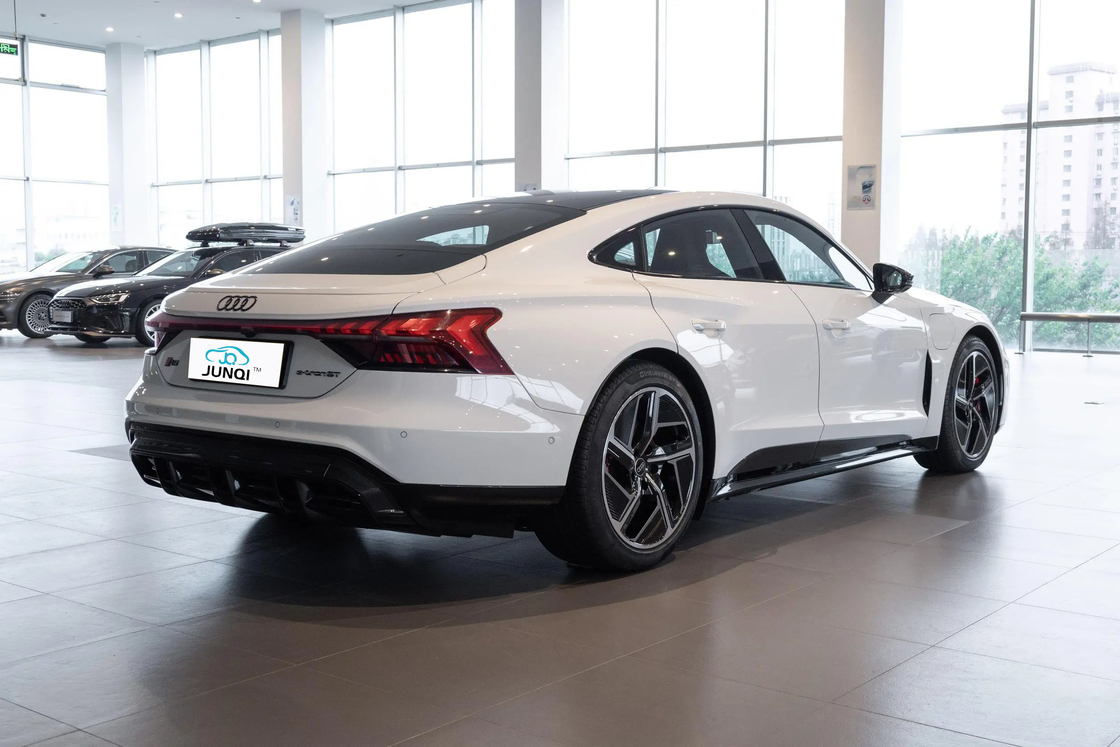 ออดี RS E-tron GT 2024 รถสปอร์ตเซดานไฟฟ้าทั้งหมด 4WD ระยะทาง 495 กิโลเมตร 510kW พลังงานหรู Au Di EV ด้วยคุณสมบัติความปลอดภัยที่ระดับสูง