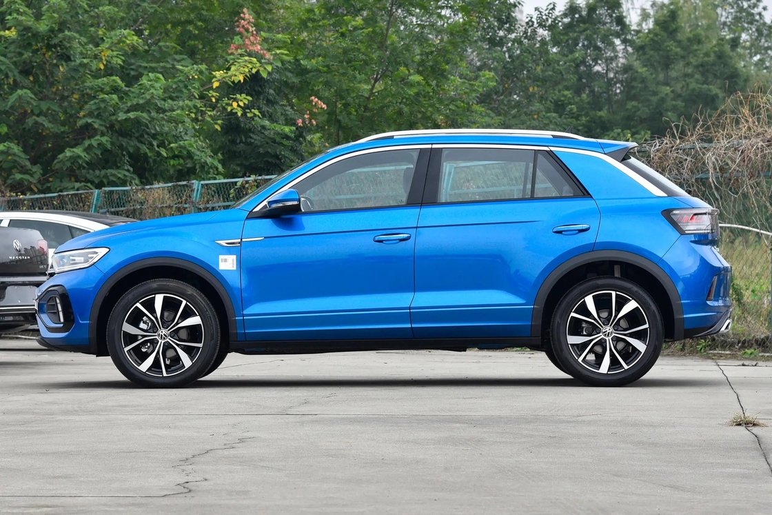 VOLKSWAGENs T-ROC 2024 2025 300TSI DSG 2WD STARLIGHT NEW BENOLINE Compact SUV รถเบนซินราคาถูก สร้างในประเทศจีนในสต๊อก VW TROC