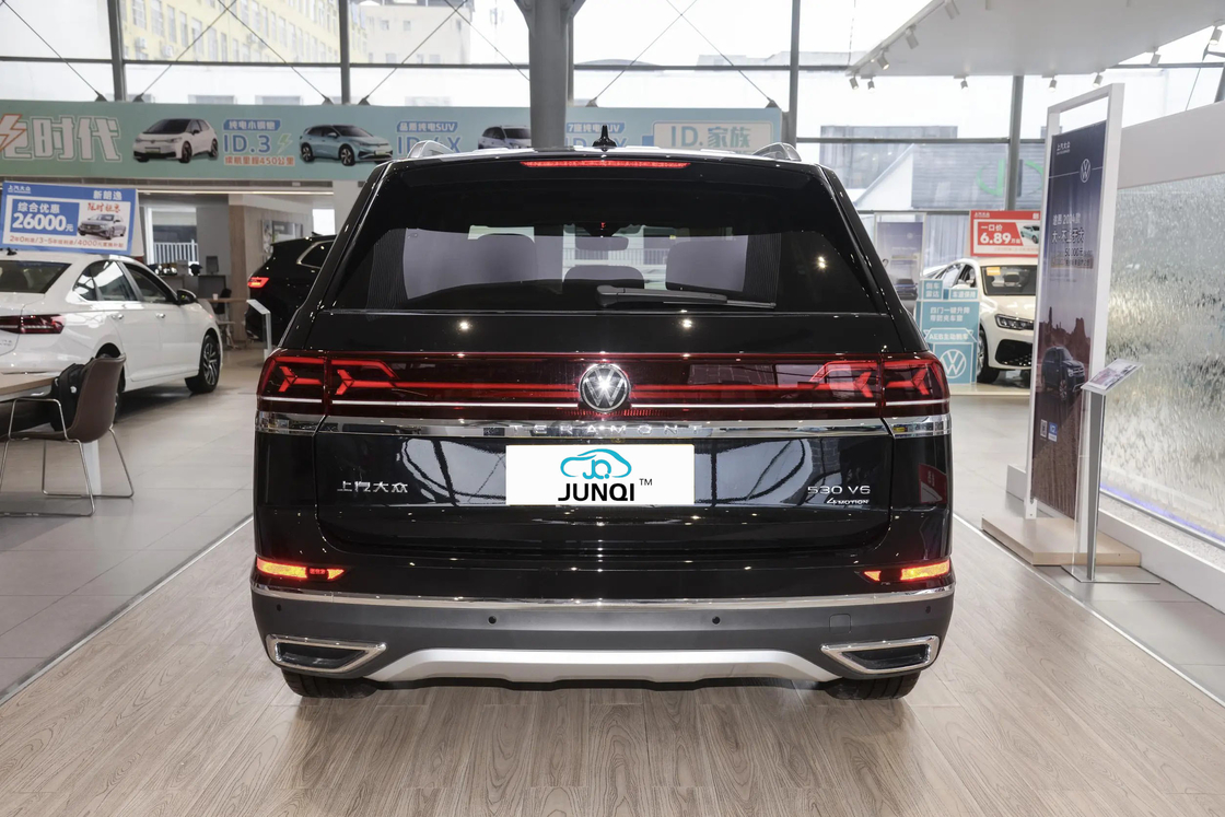 รถยนต์ VW Touron 2.5T-A / MT-530 4WD รุ่นลานนํา 7 ที่นั่ง SUV สเปซขนาดใหญ่