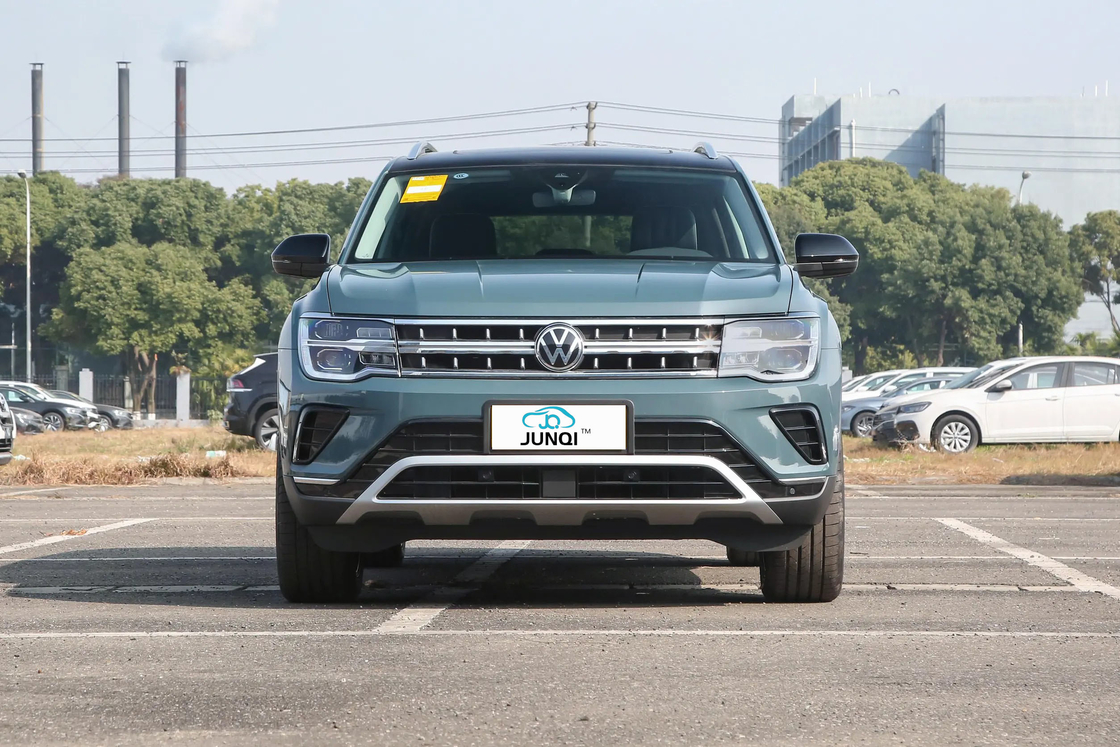 SUV ขนาดกลางและขนาดใหญ่ Volkswagen รถเบนซิน Tuon 330TSI ด้วยเครื่องยนต์ 2.0T 220HP L4 และคลาช์คู่ 7 ความเร็ว