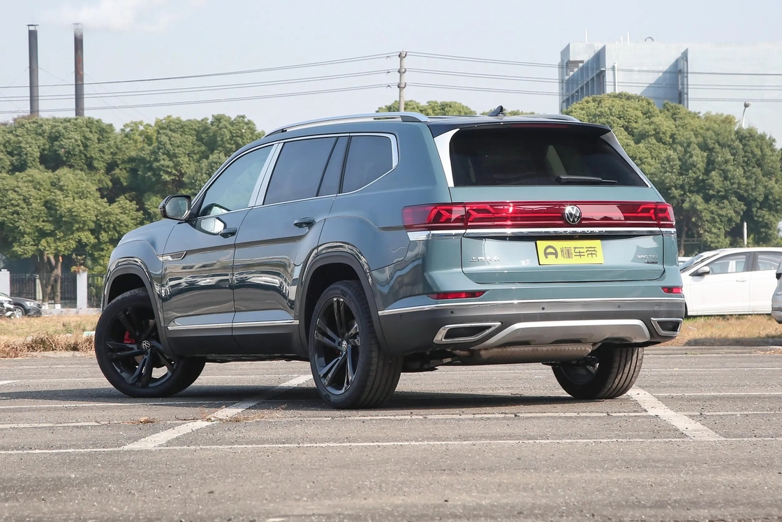SUV ขนาดกลางและขนาดใหญ่ Volkswagen รถเบนซิน Tuon 330TSI ด้วยเครื่องยนต์ 2.0T 220HP L4 และคลาช์คู่ 7 ความเร็ว